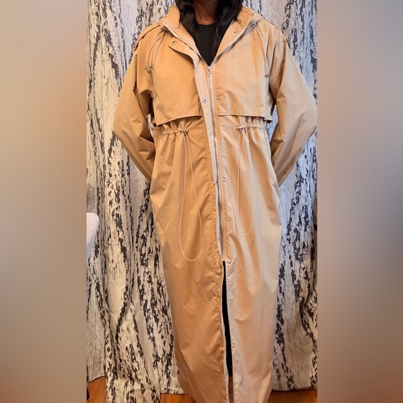 Tan Trench Coat with Hood and Weather-Resistant Fabric - Picture 5 of 7